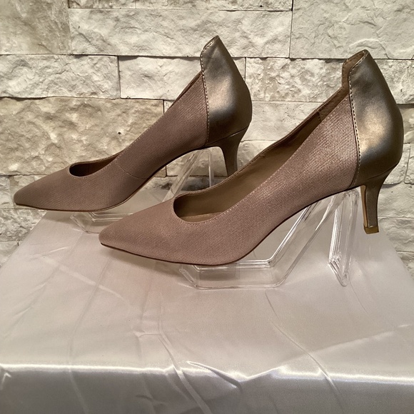 Donald J Pliner Flory kitten heel pumps - Picture 1 of 8